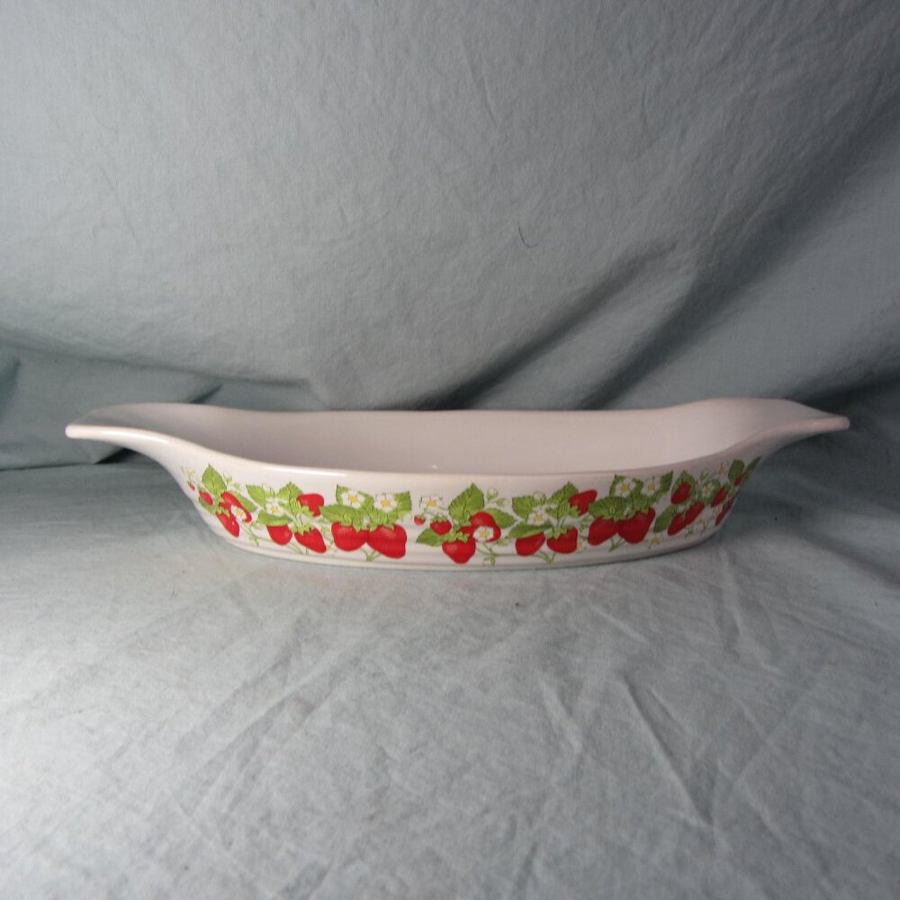 Action Japan strawberry bakeware dish vintage (118w)